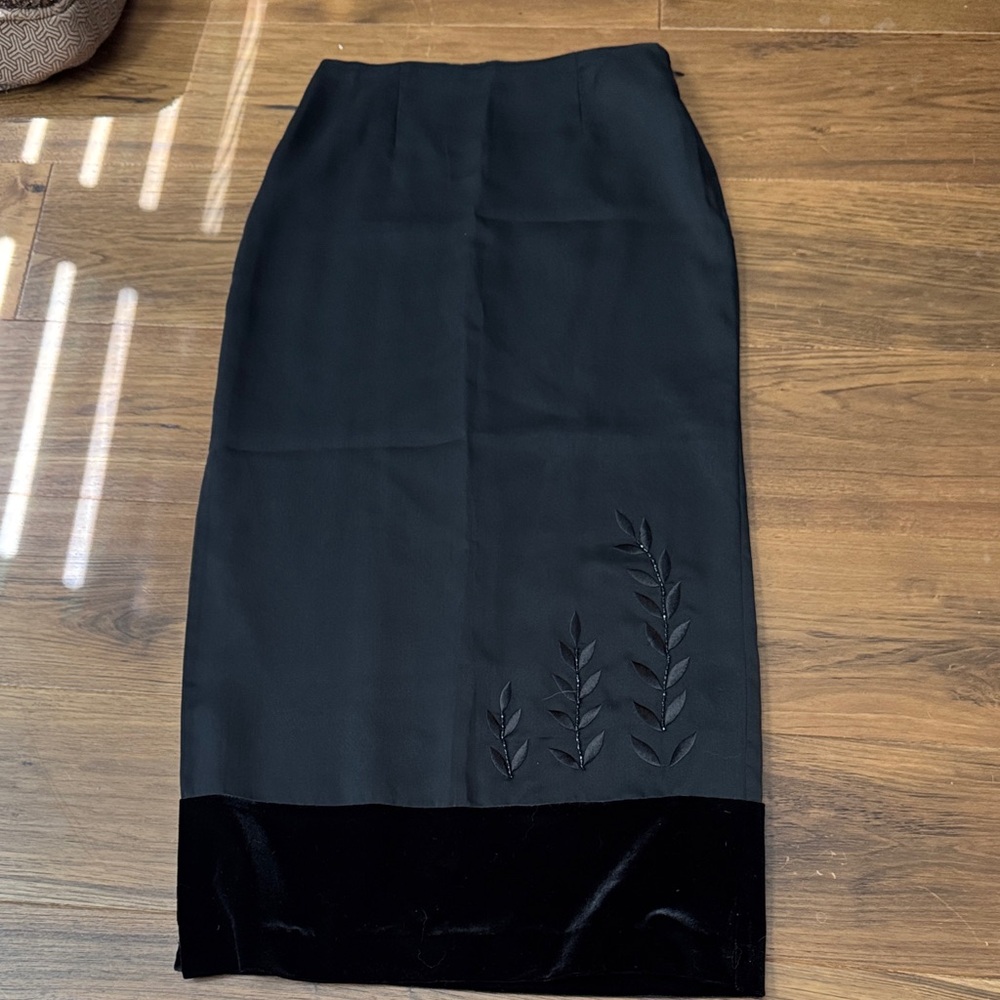 Vintage Ann Taylor Black Pencil Skirt with Velvet Trim and Leaf Appliqué